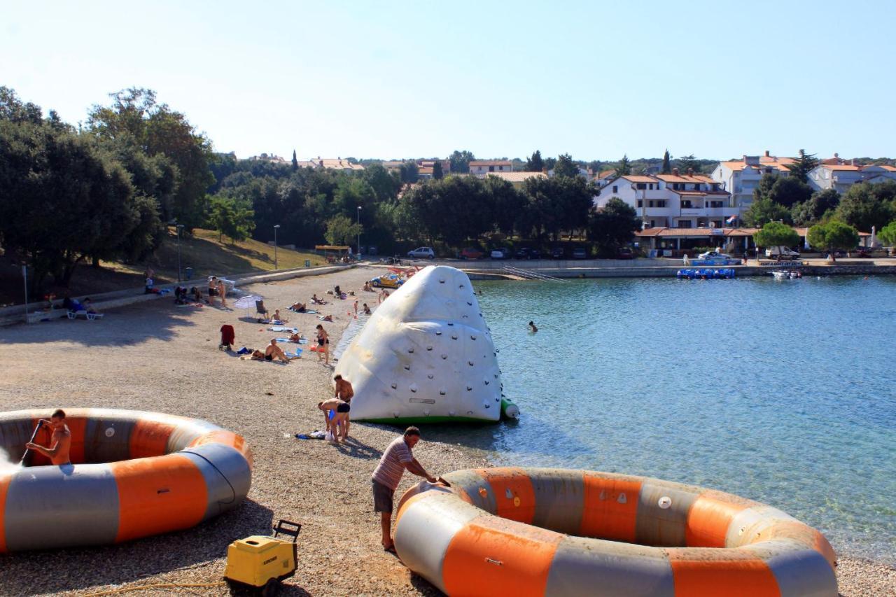 Apartments With A Parking Space Pjescana Uvala, Pula - 7349 外观 照片