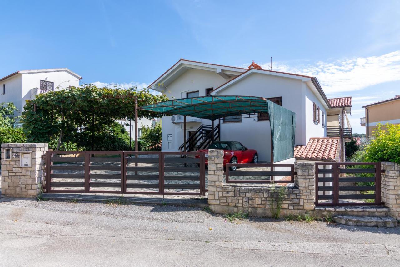 Apartments With A Parking Space Pjescana Uvala, Pula - 7349 外观 照片