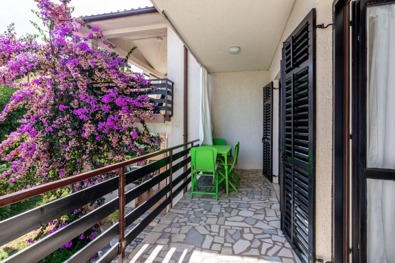 Apartments With A Parking Space Pjescana Uvala, Pula - 7349 外观 照片