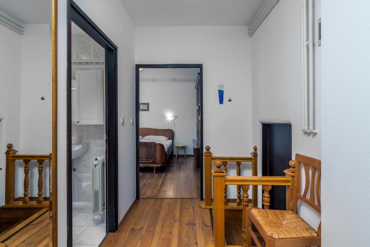 Apartments With A Parking Space Pjescana Uvala, Pula - 7349 外观 照片