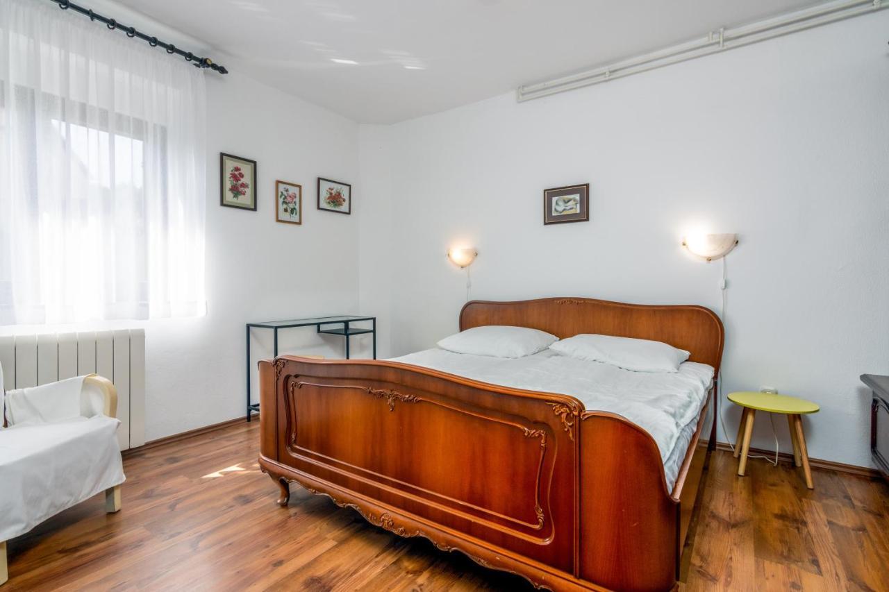 Apartments With A Parking Space Pjescana Uvala, Pula - 7349 外观 照片